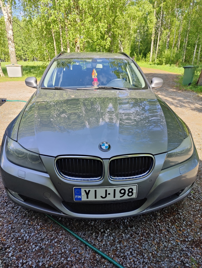 BMW 320 2010, photo 2/9
