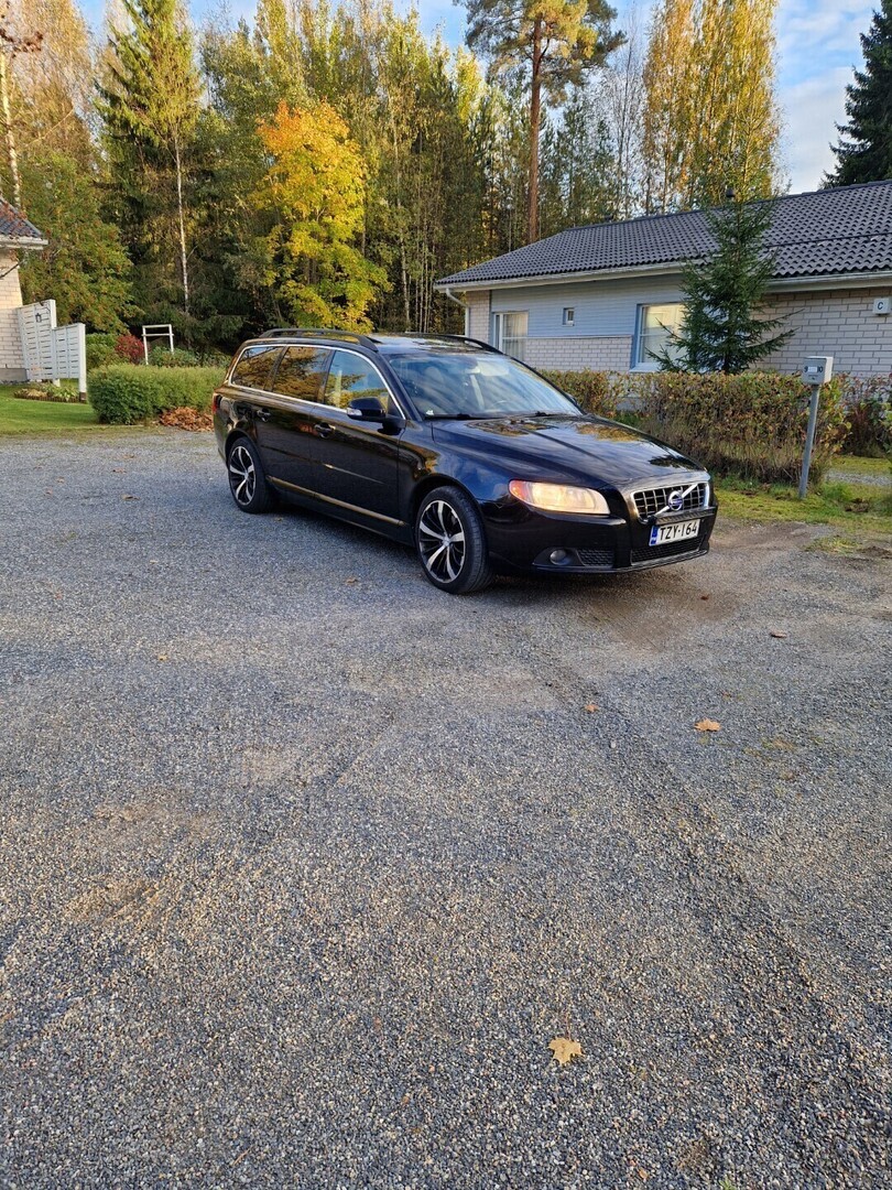 Volvo V70 2010, photo 5/17