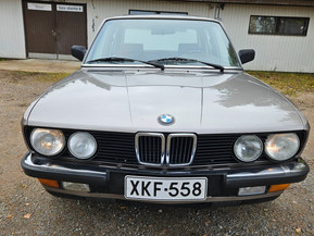 BMW 524