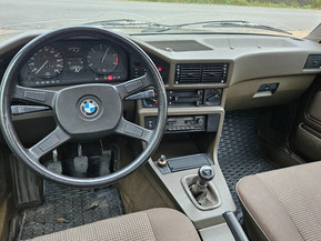 BMW 524