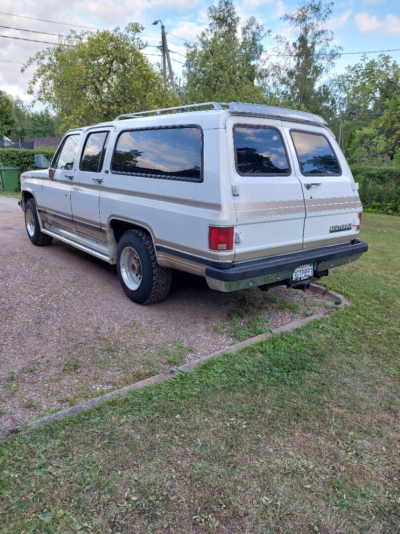 Chevrolet Suburban 1991, kuva 3/15