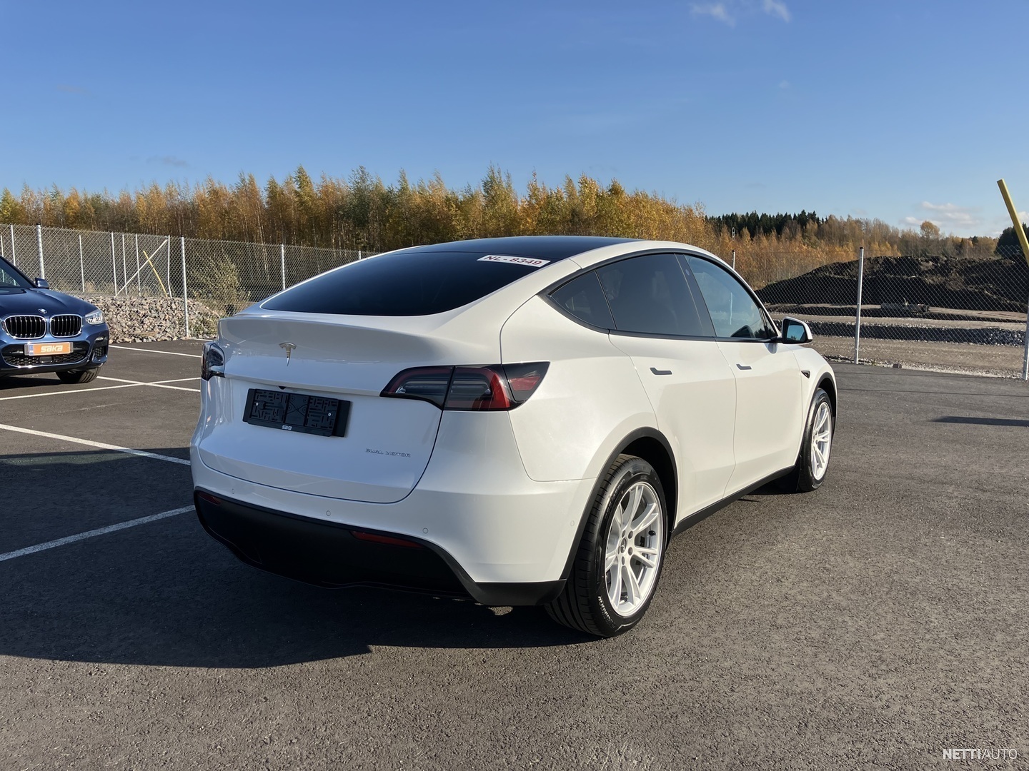 Tesla Model Y Long Range ** Autopilot / Lämpöpumppu / Premium Audio