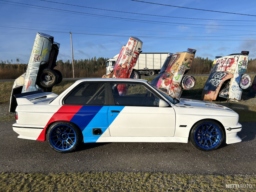 BMW M3 NOPEA JA NÄYTTÄVÄ BMW e30 M3 LOOK 2.8 TURBO n.400 HP ja 500 NM ...