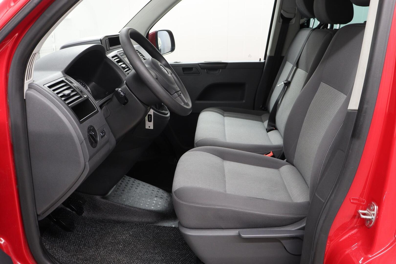 Volkswagen Caravelle 2010, photo 5/10