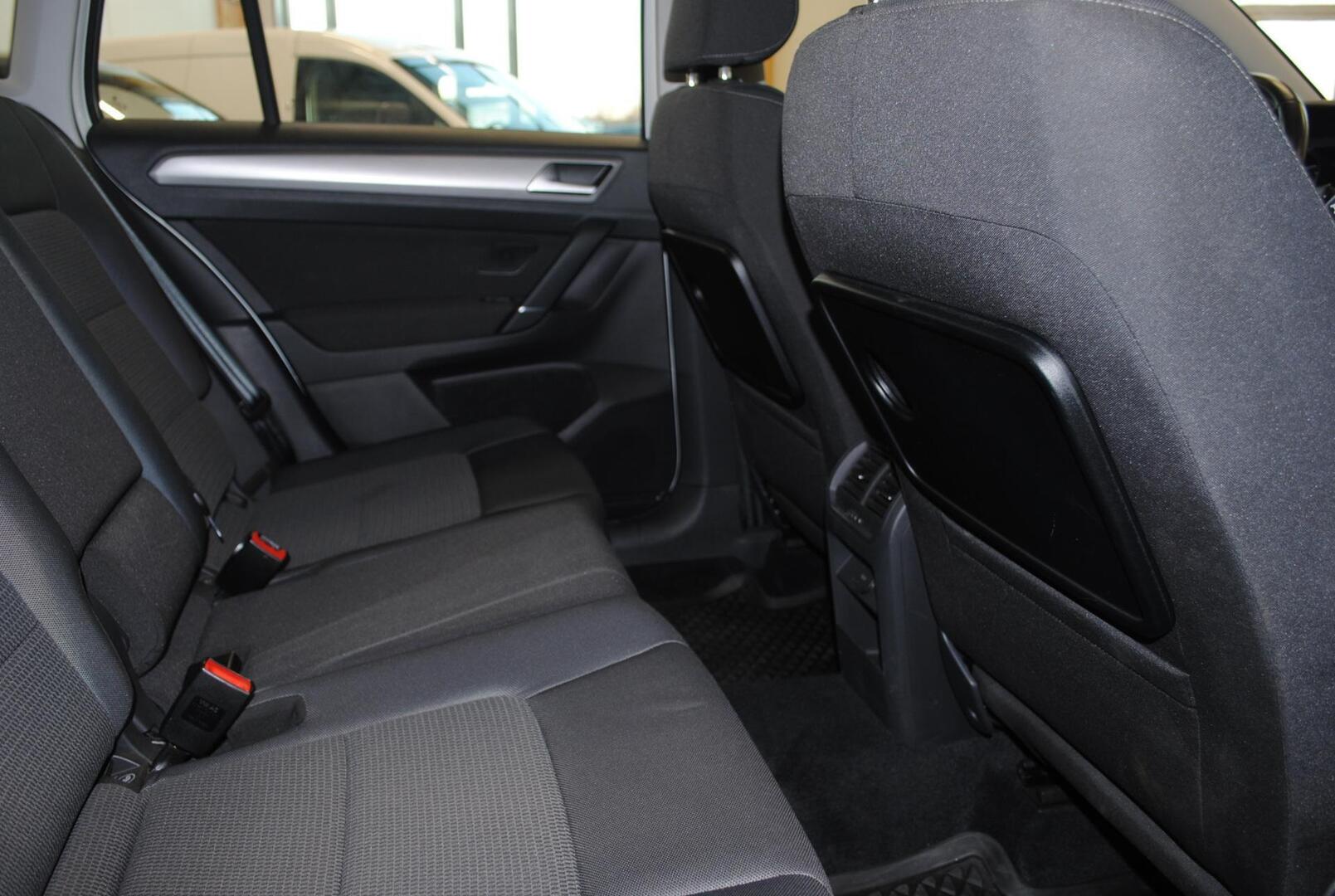 Volkswagen Golf Sportsvan 2018, photo 8/8