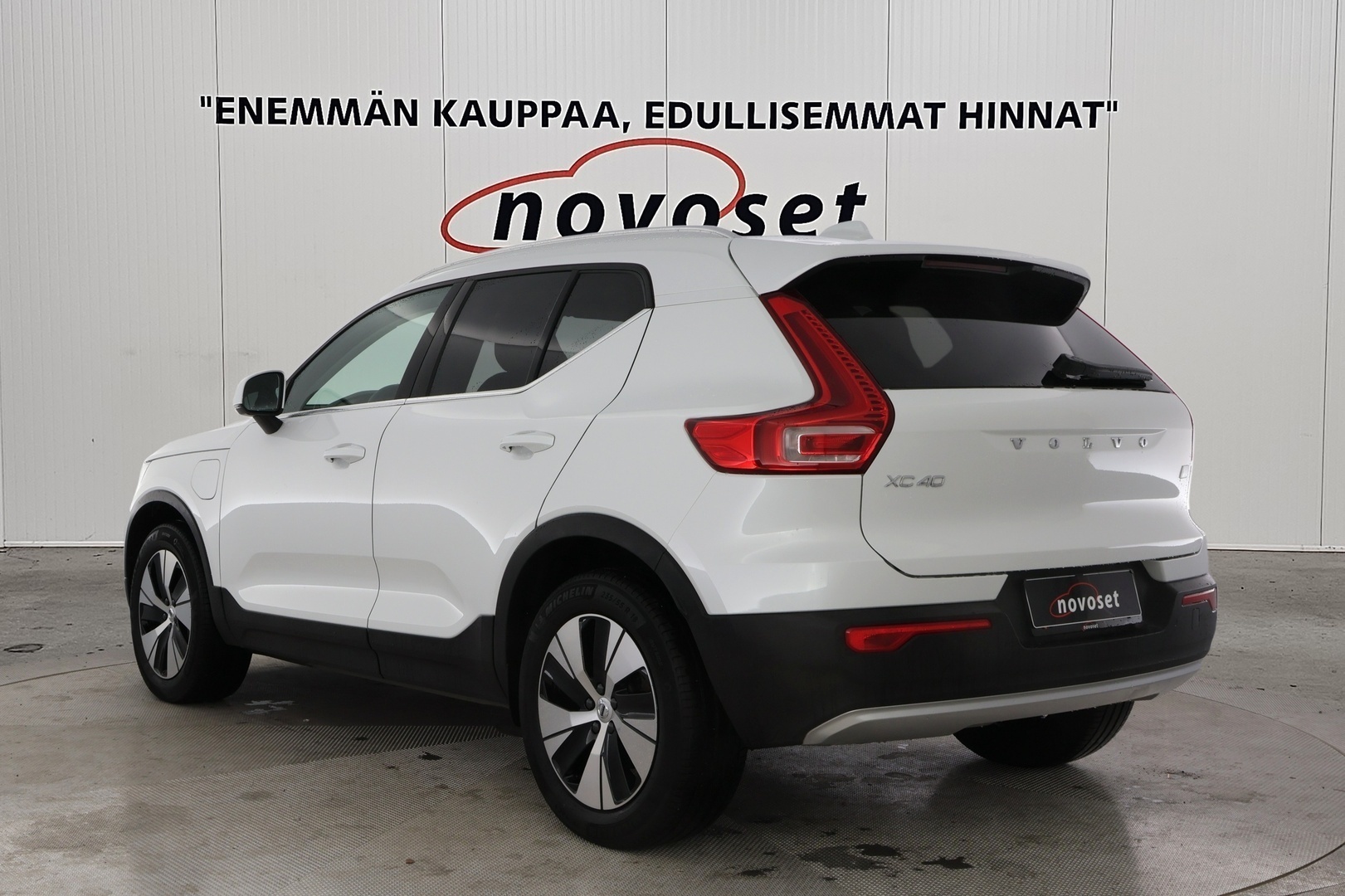 Volvo XC40 2022, photo 2/10