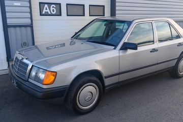 Mercedes-Benz 260