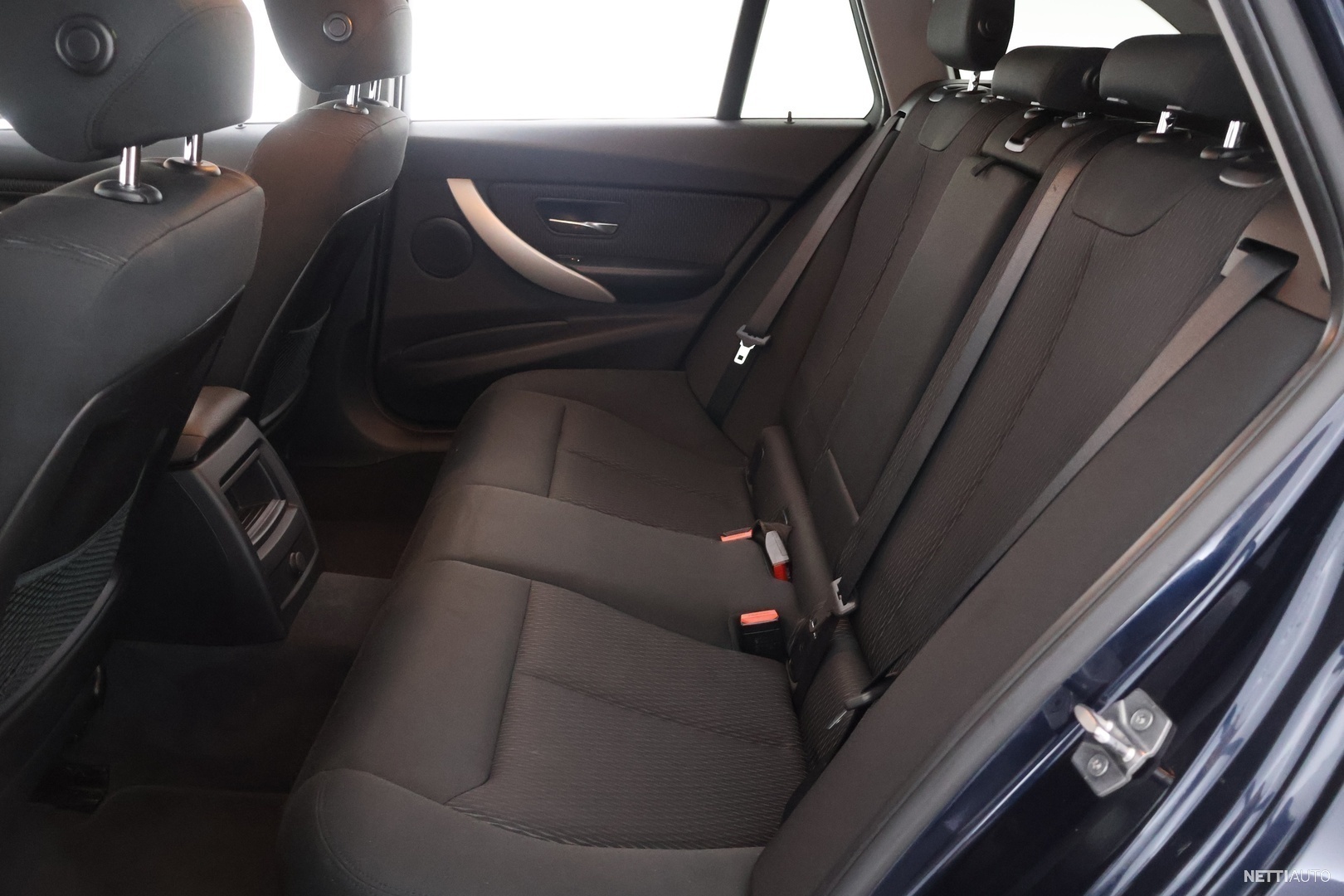 BMW 318 F31 Touring A Business ** Facelift / Tutkat / Comfort Access ...