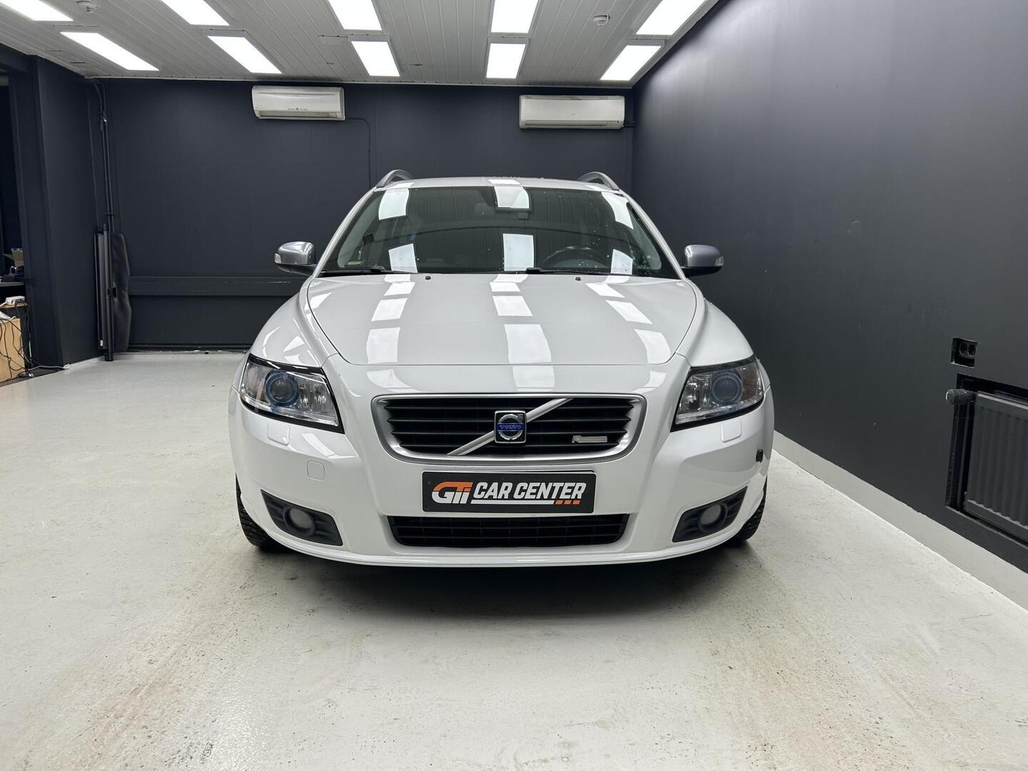 Volvo V50 2.0D FARMARI R-DESIGN 2009, kuva 2/11