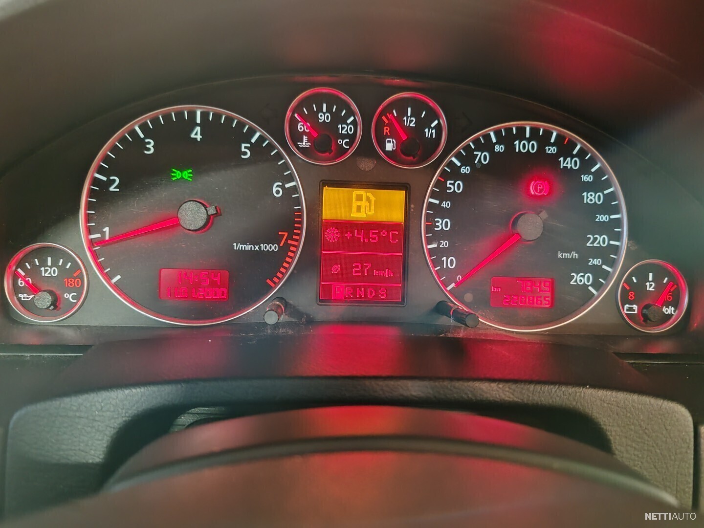 8 / 9