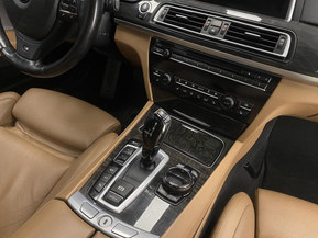 BMW 750
