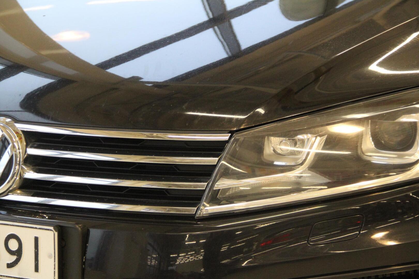 Volkswagen Touareg 2015, kuva 6/10
