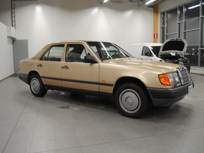 Mercedes-Benz 200