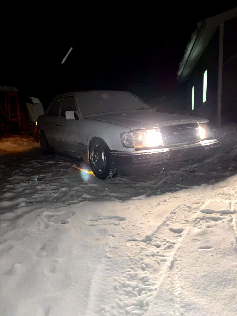 Mercedes-Benz 200 220d 1990, kuva 3/22