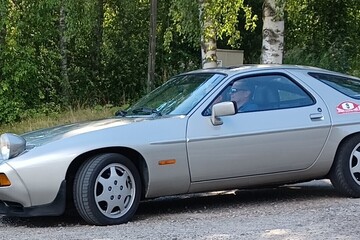 Porsche 928
