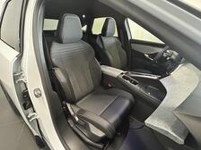 Peugeot e-3008