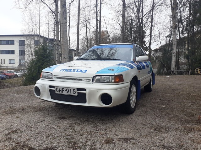 Mazda 323