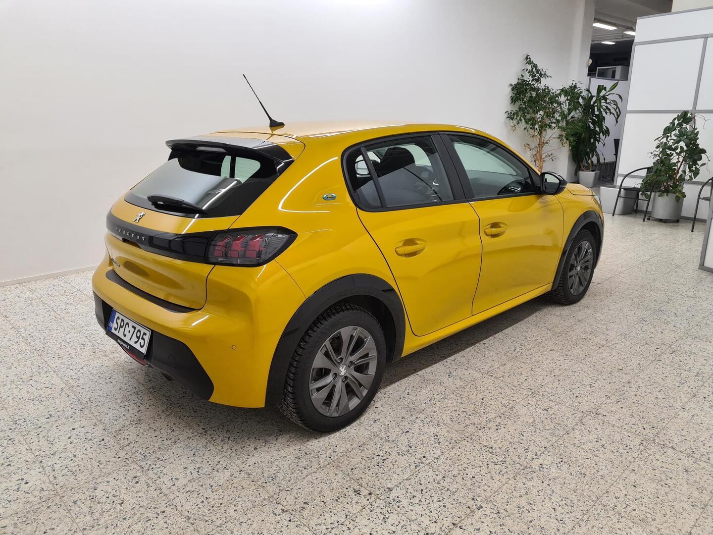 Peugeot e-208 2023, photo 4/27