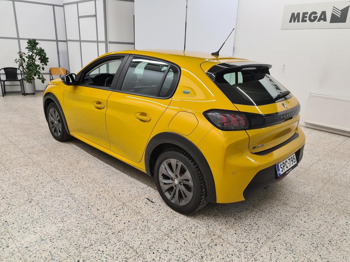 Peugeot e-208 2023, photo 3/27