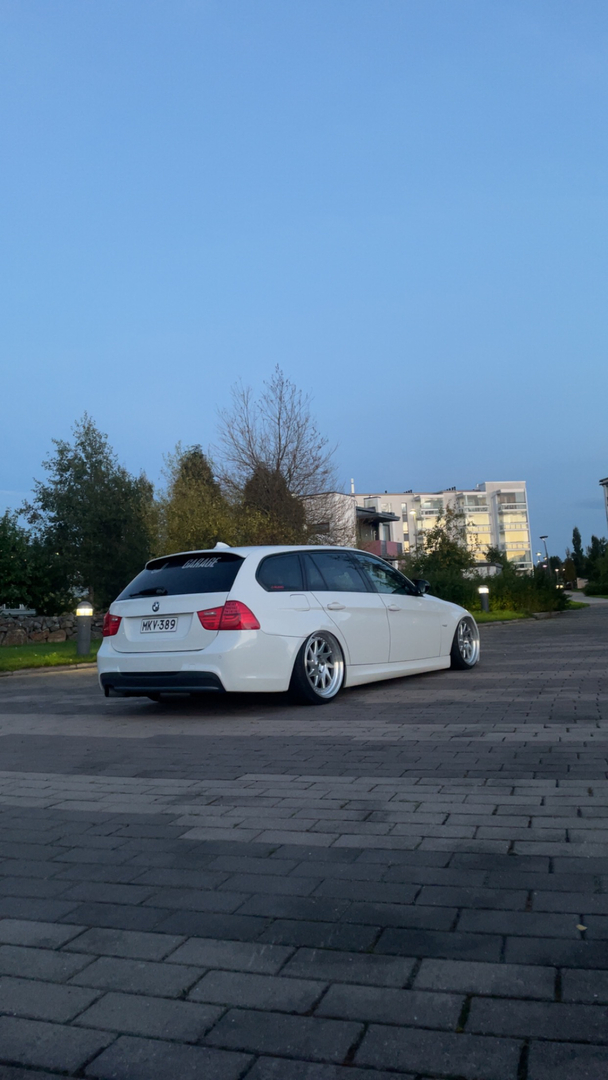 BMW 325 2009, photo 4/9
