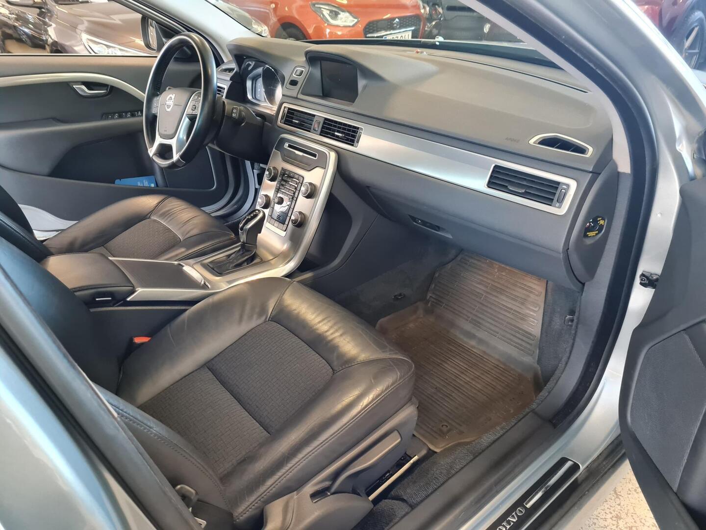 Volvo V70 D2 Business aut 2014, photo 6/8