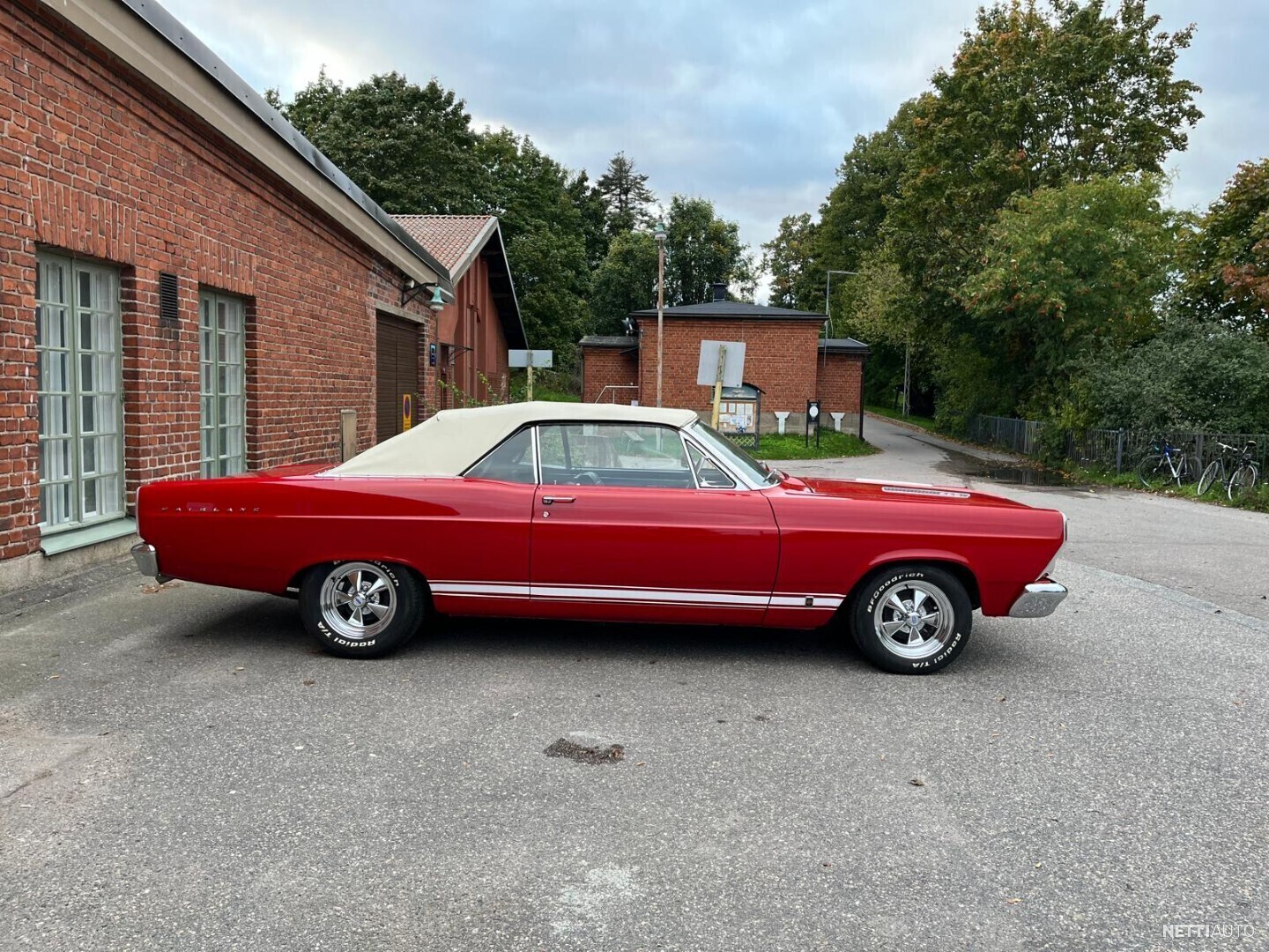 11 / 13