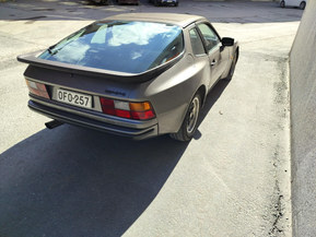 Porsche 944