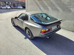 Porsche 944