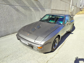 Porsche 944