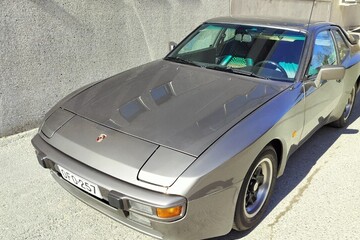 Porsche 944