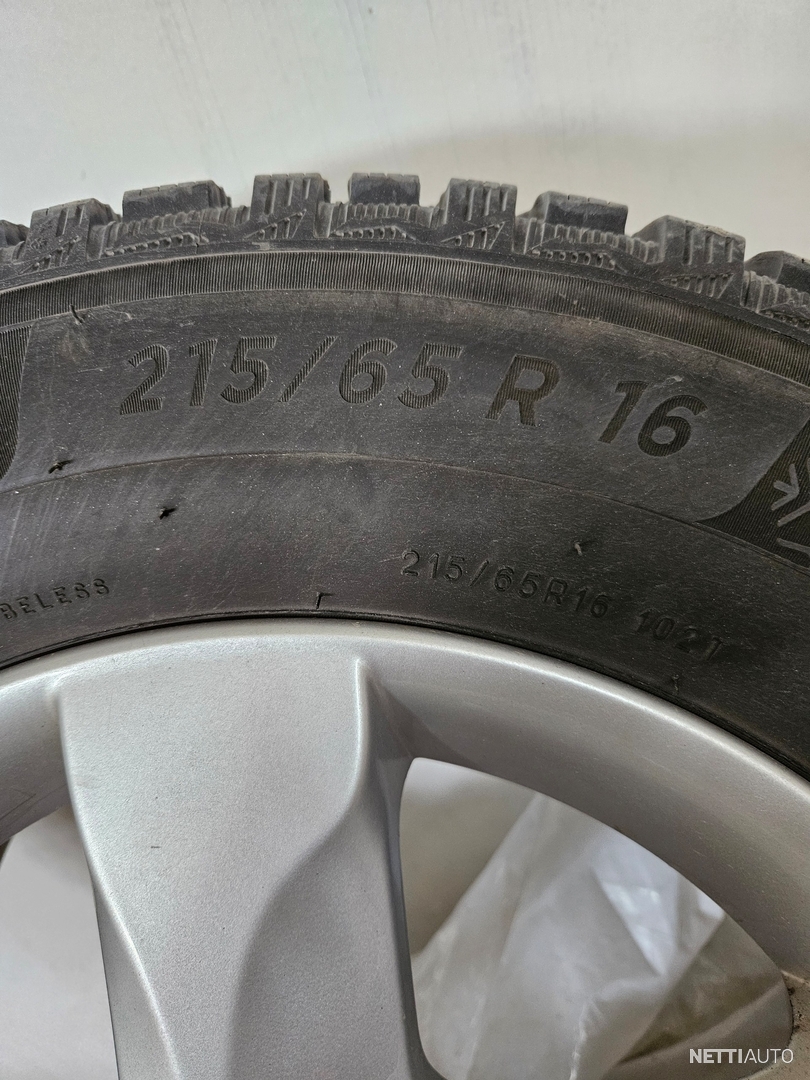 19 / 23