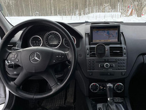 Mercedes-Benz 220