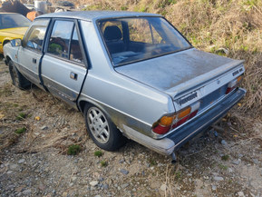 Peugeot 305
