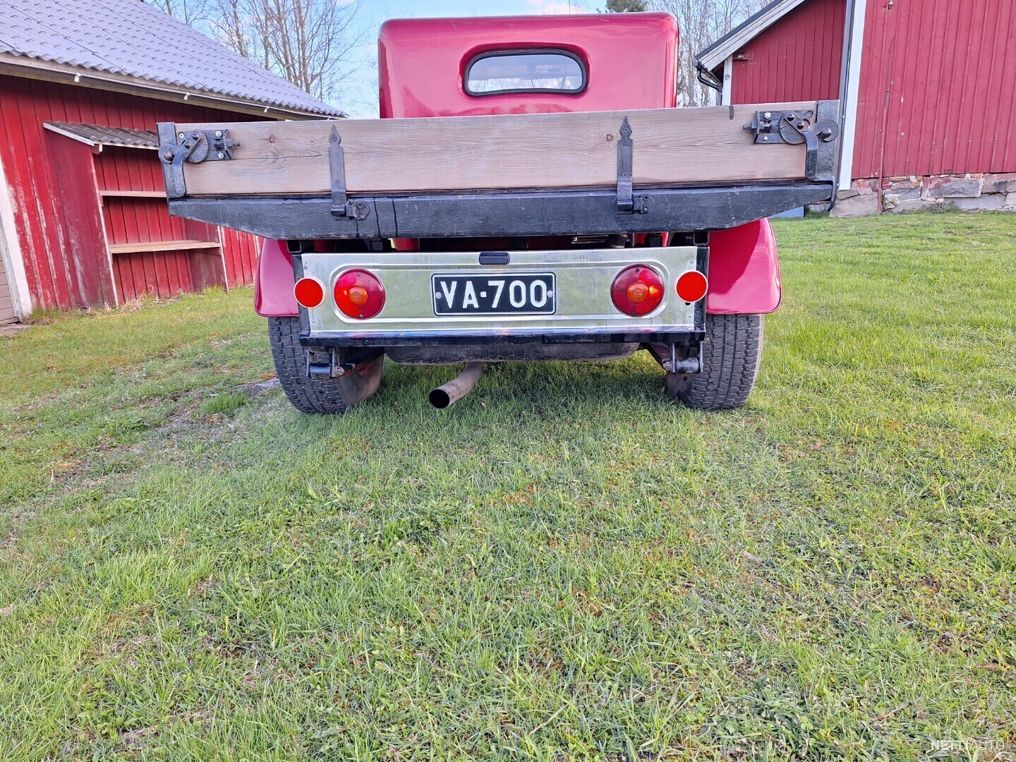 4 / 11