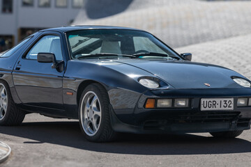 Porsche 928