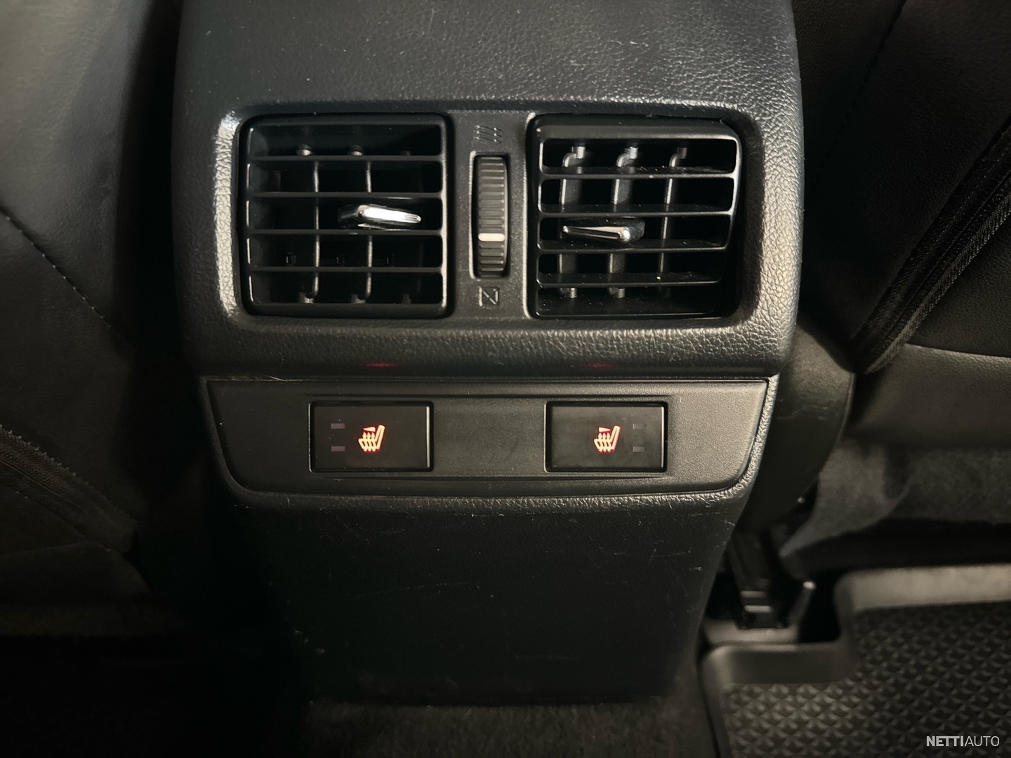 30 / 32