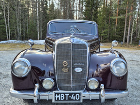 Mercedes-Benz 220