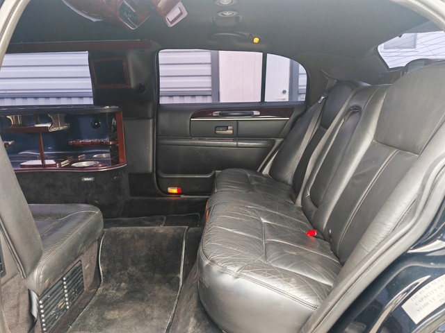 Lincoln Town Car Limusiini Sedan 2010 - Vaihtoauto - Nettiauto