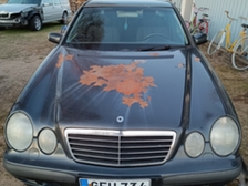 Mercedes-Benz 220