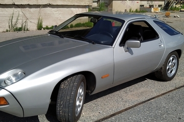 Porsche 928