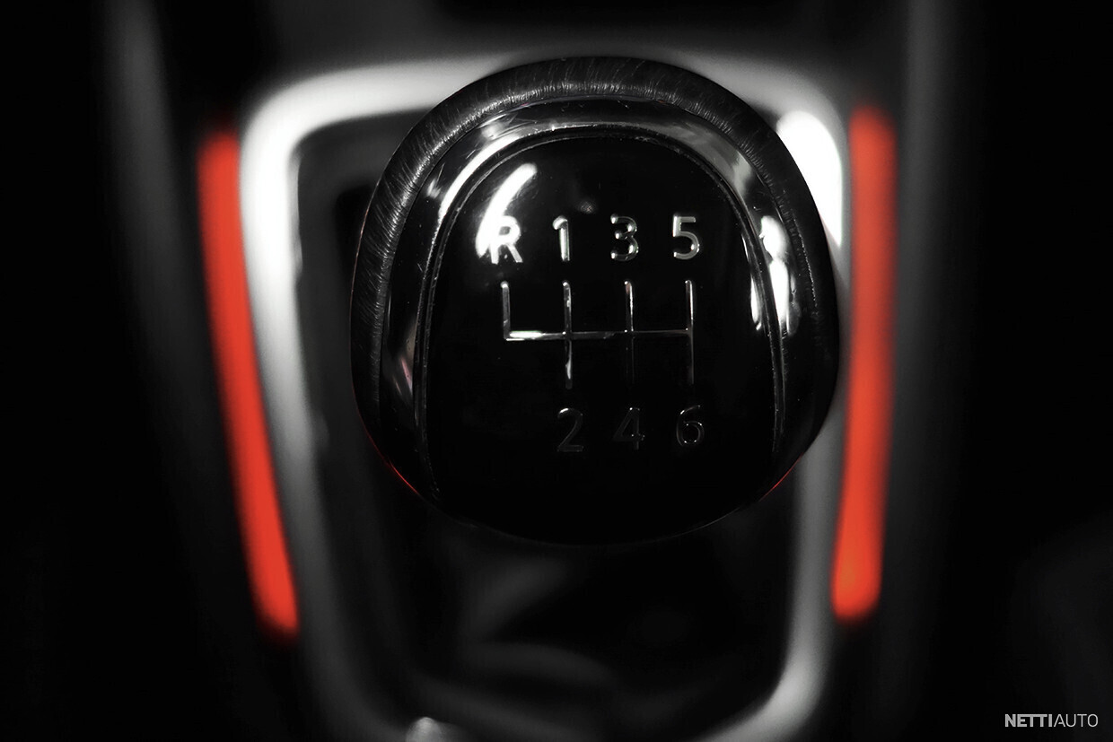 23 / 44