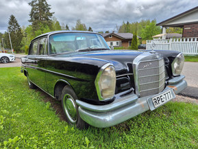 Mercedes-Benz 220
