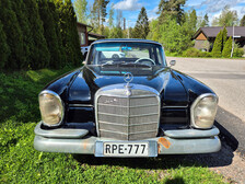 Mercedes-Benz 220