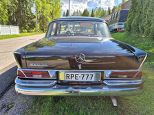Mercedes-Benz 220