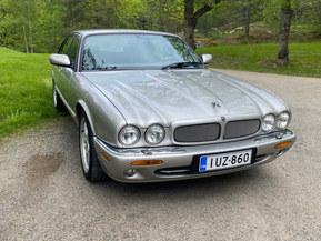 Jaguar XJR