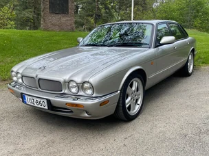 Jaguar XJR