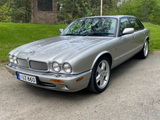 Jaguar XJR