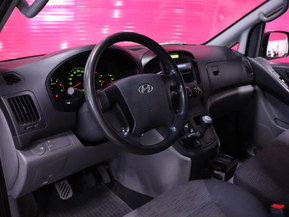 Hyundai H1 Van