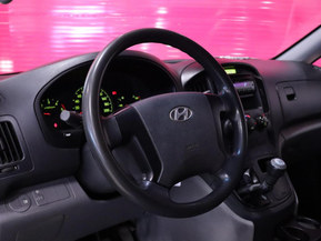 Hyundai H1 Van