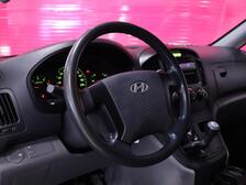 Hyundai H1 Van